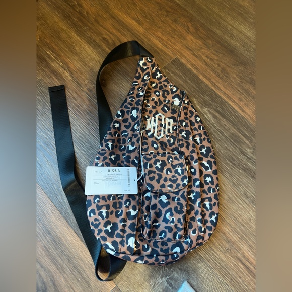 NEW🌟Sling backpack - Picture 2 of 7